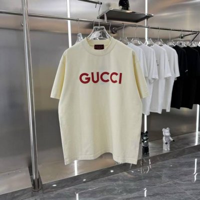 Gucci古驰2025Ss新款经典字母绣花情侣休闲短袖T恤 最高版本 定制面料290克 %双纱全棉 经典字母绣花工艺设计 辅料 开模原版过鉴定领标 %真丝洗水标