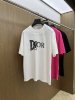 cd 独家首发 2025早春最新品，专柜同步有售，原单狠货，时尚休闲圆领短袖T恤，上身舒适！吸睛而有亮点，采用进口原版面料，顶级印花刺绣工艺字母图案Logo，简