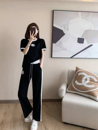 棉 聚酯纤维 氨纶 94 56 62 97 黑色 小码数据，依次是胸围，衣长，腰围，裤长 短袖长裤套装 码数：S~Xxl 每大一个码数，胸围腰围＋4厘米，衣长裤