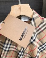 款号-Mxb18 细节图 Burberry衬衫经典Ss新款格子斜纹对格长袖条纹衬衫 格纹斜纹对格长袖衬衫 面料采用100%纯棉格纹原版定制面料 面料属性舒适 透
