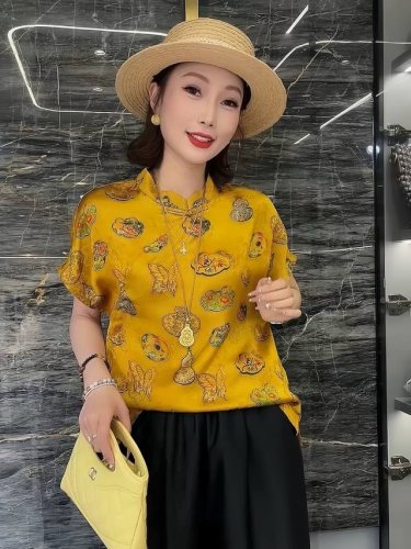 高级爆款 盘扣中式蝴蝶立领高级提花上衣 立领造型搭配中式盘扣 巧妙融合古典与时尚元素 尽显温婉雅致的东方风情 Smlxl