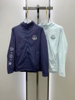 新品 蒙口渠道精品.2025Ss春夏新款运动服夹克防晒服外套！防晒衣经典之余增添了与时俱进的时尚感,型男靓女的最佳选择.新型轻量绢丝纤维尼龙面料,轻盈透气,绗缝