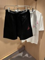 vivienne Westwood 薇薇安 威斯特伍德 2025春夏新款男女同款休闲短裤，意大利原厂订单渠道，极具个性高级风，标志Logo压绒工艺设计！宽松阔版
