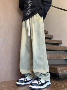 Fendi 芬迪猫眼 海外版美式高街简约风渐变水洗直筒牛仔裤休闲裤长裤，男女同款。 每件裤型采用渐变水洗工艺，让整件裤子色彩更有层次感，个性前卫，插兜处刺绣贴标