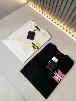 LouisVuitt*路易*登 2025春夏全新系列单品上线，非常时髦前卫的一款男女同款短袖T恤，标识logo图案印花修饰！区别于以往的不同，宣示品牌传承多年的