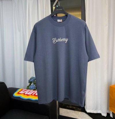 款号 D291 burberry巴宝莉2025春夏新品发泡立体士兵冲浪板图案圆领短袖T恤 burberry25最新冲浪风格发泡立体马术骑士图案 棉质T 采用28