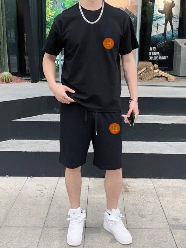 直 品牌 Hermes 爱马仕 2025新款男士短袖短裤套装！官网同步销售！市面高端版本！手感细腻柔软！让你穿着更加舒适！立体裁剪版型超赞！尺码:M-5Xl 下