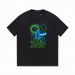 Lv24春夏系列 Louis Vuitton品牌趣味人物形象Logo -采用双纱纯棉250G 还原Lv经典反袖做法 三标齐全 面料颜色定制定染 不缩水不退色 手
