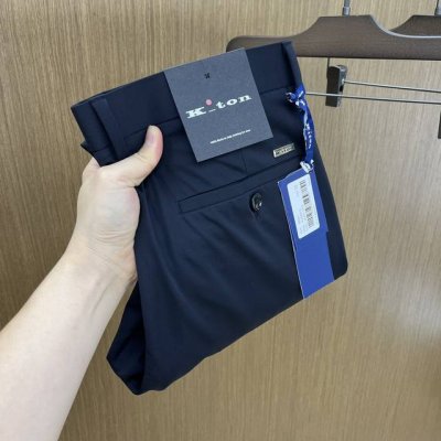 kiton 2025春夏新品休闲裤西裤，官网同步发售，裤身工艺设计，进口客供辅料、面料定制，代工厂P出品免检！每个细节做到极致，原版五金配件，潮范十足、上身有型