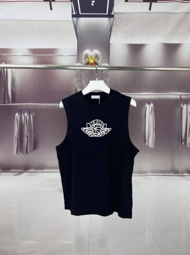 dior*迪奥 2025夏季Cd迪奥联名Aj简约字母Logo图案印花 坎肩汗背心 运动健身 简约风 走秀款 圆领无袖T恤衫 宽松版型 男女同款 上身效果很赞 透