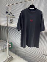 balenciag Laurel Classic 刺绣短袖 定制云绒棉韵滚条毛圈布 紧密柔软 舒适贴肤 黑曜之韵 深邃无界 饰以Red Laurel Class