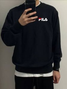 110 fila 斐乐经典小标春季圆领卫衣 甄选新疆华棉面料 柔软舒适 手感软糯细腻 高克重 上身充满质感 非常轻便舒适 运动宽松版型不紧身 轻松驾驭无压力 采
