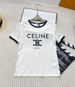 celine 经典凯旋门字母T恤炸街款！采用手工印花工艺 黑白颜色百搭时髦 实用性非常强的一件！纯棉面料上身亲肤舒适 随意搭配都好看！Ins 小红书等平台超多的