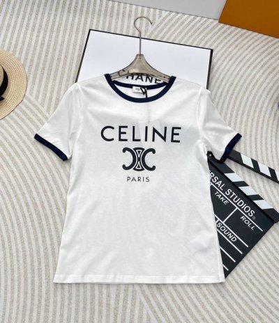 celine 经典凯旋门字母T恤炸街款！采用手工印花工艺 黑白颜色百搭时髦 实用性非常强的一件！纯棉面料上身亲肤舒适 随意搭配都好看！Ins 小红书等平台超多的