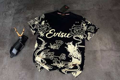 新款短袖上新2025Ss夏季新品 福神Evisu 夏日潮流新宠 这件短袖简直是时尚与品质的完美融合 面料选用的是优质棉质 柔软亲肤 透气性一流 夏天穿着舒适又自