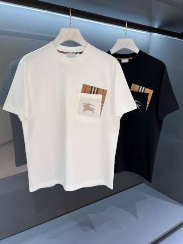 新品 格纹口袋 拼接 刺绣 来自老牌贸易渠道货品,工艺程度就能说明一切的与众不同. 2025Ssbur*Erry 男士圆领时尚标运动短袖T恤 独有的简约时尚感从