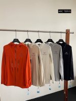 皮肤衣防晒衣外套 卡其 浅灰 纯白 橙色 黑色 5色 尺码S到5Xl 25新款防晒衣 始祖鸟 经典版型 压胶款 ，超好透气性 舒适细腻 柔软亲肤， 专业防晒冰感
