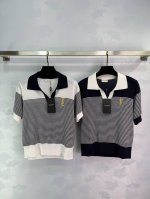 ys*2025春夏最新系列！波浪条纹翻领针织短袖！定制进口针织材质 光泽舒适 弹力十足 V字翻领短袖剪裁 领口袖口和衣摆与大身形成撞色 增添视觉亮点 通体波浪条