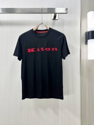 240。Kiton 2025春夏新款男士短袖T恤圆领，全新升级百搭基础款，低调奢华，品格之选！甄选进口面料打造而成，吸湿性好，舒适透气，享受轻薄轻松自在的穿着体