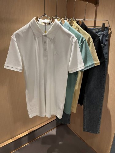 bur*Erry 巴*莉 2025春夏新款男士短袖Polo衫，品牌最新设计元素！既不单调也不复杂,恰到好处的展现品味！客供顶级定制珠地棉面料！舒适吸汗透气根本不
