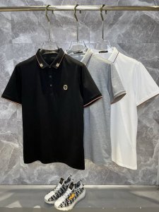 versace范思哲 2025春夏最新款翻领时尚短袖T恤，高级定制面料！贴肤舒适，丝滑透气，耐看又好穿，原厂工艺一丝不苟，型男必备单品，尺码：M-3Xl