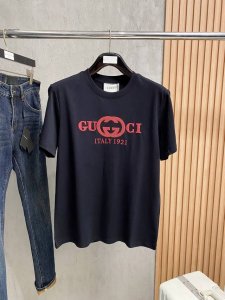 古*Gucci 25Ss春夏新款首发专柜最新款短袖圆领T恤 高端订制 设计前卫时尚 品牌Logo重工艺设计 高端定制240克面料.手感柔软.穿着舒适.专柜级别精