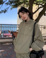 露露乐蒙Lululemon 冰丝速干防晒套装 哇塞哇塞，今天必须要给大家分享一下我新入手的这套超惊艳的美式运动服冲锋衣外套春夏短裙工装潮宽松两件套呀！ 先来说说