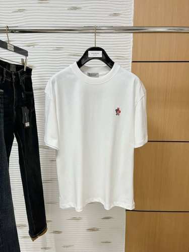 蒙家鸟* 25Ss春夏新款首发专柜最新款短袖圆领T恤 高端订制 设计前卫时尚！品牌Logo重工艺设计 高端定制230克面料.手感柔软.穿着舒适.专柜级别精致车线