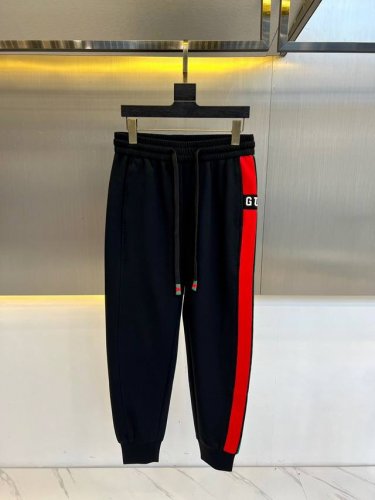 gucci、2025春夏新品G家重磅推出！重工刺绣男士休闲卫裤。标志性工装风格设计，面料采用欧棉面料85%棉、15%涤、有吸湿性强、透气效果好、回弹性高等等优点
