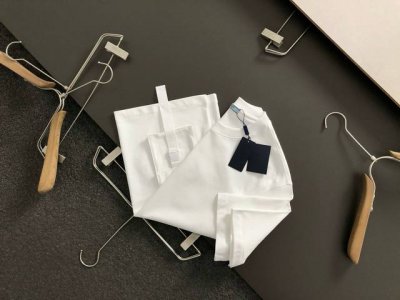 prad*合身版型M-Xxxl 25春夏顶级黑色下摆口袋融合金属三角标织带款重磅经典短袖，精致工艺专柜面料，顶级元素融合打造，经典短袖3标齐全，潮男时尚，无论是