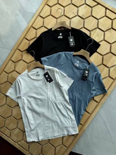 descente迪桑特Dualis都市通勤男士透气短袖T恤 专柜在售新品 全新 230春夏迪桑特柜子新款经典面料，袖子和后背都有迪桑特硅B1182胶凸起标尽显迪