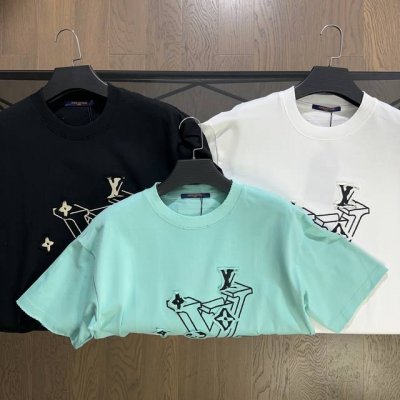 lv 路易威登2025春夏季刺绣Logo重工贴布设计短袖T恤 胸前采用大Ogo贴布设计，后背搭配烫钻烫钻驴家经典Logo字母标识，高版本打造，前后呼应，面料采用