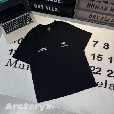 arcteryx始祖鸟X Mammoth联名加州限定短袖 男女同款 -面料：采用原版一比一面料。 -辅料：原版拆解开发，一比一定制的小标，领标，水洗，吊牌，五金