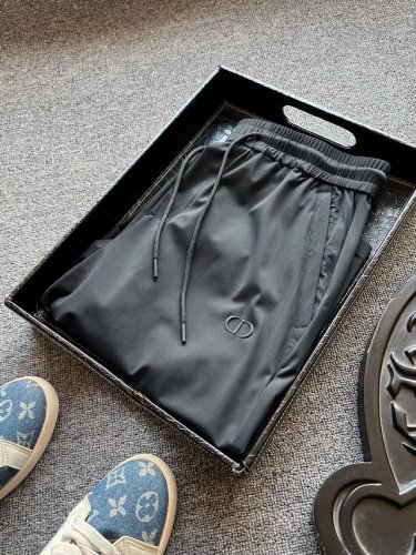 顶级无痕锦氨 人气爆款 Dior 迪奥专柜新品Cd款顶级奢华无痕锦氨短裤 恒隆在售万元级 款号 6958 迪奥家顶级锦氨奢华面料 拿到手第一感觉是质感相当好 非