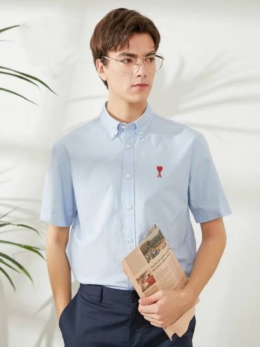 红桃A牛津纺全棉短袖休闲衬衫 接触服装这么多年，我不愿意触碰那些Low货就是因为好的衣服穿出来，品味就是不一样，相信这个法国的小众品牌大家都不陌生，品牌一直主打