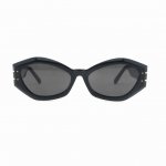 Dior 迪奥B1U蝶形镜框太阳镜 黑色 这款 Diorsignature B1U 太阳眼镜来自经典系列，搭配蝴蝶形镜框，是一款时尚醒目的单品。黑色醋酸纤维镜框