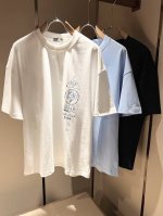 Dio*迪家 2025春夏新款男女同款短袖T恤，专柜同步发售！定制专属260克纯棉面料，定制原版工艺螺纹，前后Logo图案印花工艺设计！简约大方，从容百搭，档次