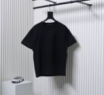 Louis Vuitton 路易威登 25Ss 前后刺绣Logo短袖 采用300G双纱重磅面料，1:1螺纹，手感柔软舒适，上身亲肤透气，垂感佳，胸口小标老花刺绣