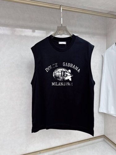 直 品牌 D&G杜嘉班纳 2025夏季新品背心T袖 经典简约款式 任何人都可以轻松驾驶 进口定制丝光棉面料 手软舒适有型 吸汗透气 ，胸前经典品牌字母Logo设