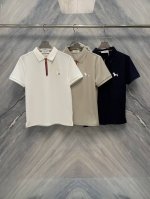 25春夏新品Tb丝光棉翻领小狗刺绣点缀拉链设计Polo衫，以其精致的细节和独特的设计，展现出不凡的品质与魅力。采用优质丝光棉面料，经过特殊处理，使面料表面光滑柔