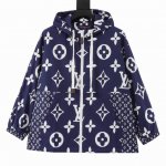 Louisvuitton 路易威登 满印老花风衣外套 客供原版定织面料，面超料赞，爽滑舒适，手感一流，经典老花Logo印花长袖外套短裤套装，融汇 Monogra