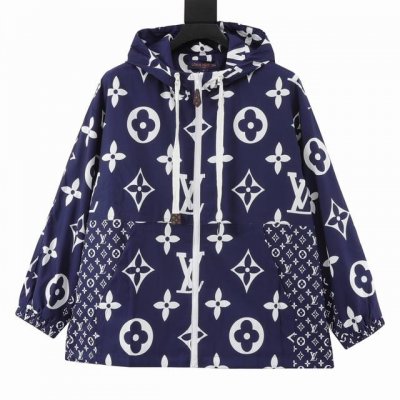 Louisvuitton 路易威登 满印老花风衣外套 客供原版定织面料，面超料赞，爽滑舒适，手感一流，经典老花Logo印花长袖外套短裤套装，融汇 Monogra