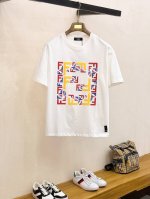 市场有仿版认准工艺和面料 25Ss芬家纯棉最新面料 最高版本 胸前Fendi字母植绒直喷工艺经典标识图案Logo时尚简约潮流短袖，最顶级的品质专柜原单短袖，顶级