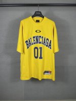 实拍图 顶级版本.官网品质 Balenci*Ga 巴黎.Ss25最新款篮球球服绣花印花长袖T恤。前面刺绣釆用田岛电脑绣花机刺绣加印花，左下角车章仔，后片印花。砖