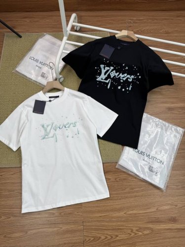 louis Vuitton*路易威登2025新款蓝色星辰字母圆领短袖T恤 Zp品质1:1打版 全套原版 原厂进口品质纯棉面料 胸前经典品牌字母 260克32支双