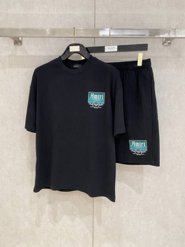 25Ss Amiri 艾米尔 重磅圆领短袖T恤短裤套装 选用 克双纱平织棉面料打造 立体印花工艺 男女同款 码数 S-Xl 颜色 黑 白 尺码表 上衣 s 胸围