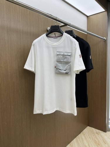 高品质 Mon 25早春新款短袖 男士日常出门闭眼搭 高级定制面料短袖T恤 魅力在于创造了简约奢华感的时尚,随意搭配感受英式风格独特气质. 宽松的版型展现出休闲