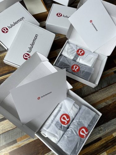 专为运动而生~露出肩膀肌肉~Lululemon年夏季 越野跑步 透气排汗健身背心Lm3F33S 今天推荐给大家的这款背心。看似基础，实则面料和版型裁剪都十分的考