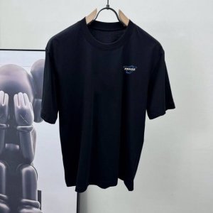 普拉达 2630Ss新款短袖T恤 定制进口原版丝光面料 经典Logo设计 简单大方得体 时尚不失个性 上身休闲随性 内搭单穿皆可 彰显大牌气质 尺码 M 3Xl