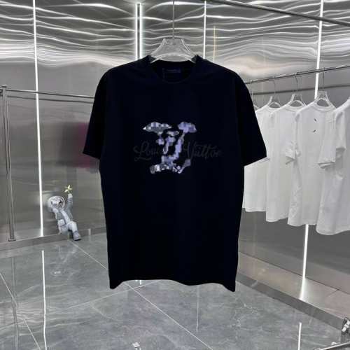 LV 2025春夏新款短袖T恤 5D凹凸打印工艺 男女同款宽松版 S M L Xl Xxl 五个码 黑色 白色